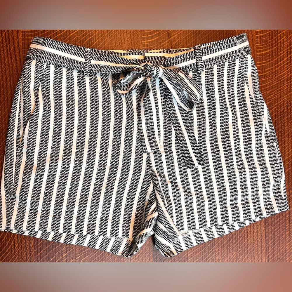 Banana Republic- Black & White Striped Shorts. Size 8